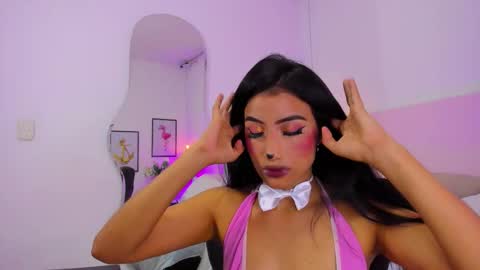 Snapshot of naomiiii__ chatting on October 17, 12:41 pm naomiiii online show from October 17, 12:41 pm