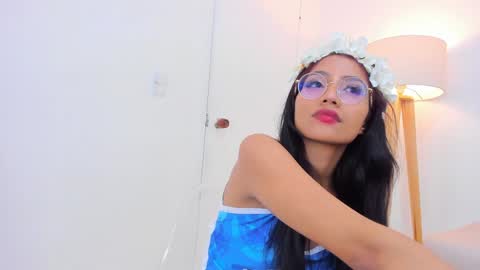 Snapshot of naomiiii__ chatting on January 3, 7:07 pm naomiiii online show from January 3, 7:07 pm