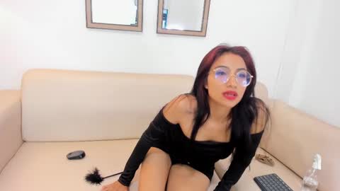 Snapshot of naomiiii__ chatting on March 7, 1:20 am naomiiii online show from March 7, 1:20 am
