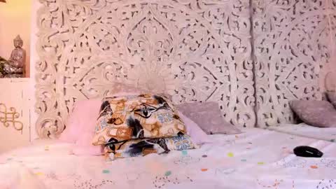 Naomi online show from February 6, 5:27 pm