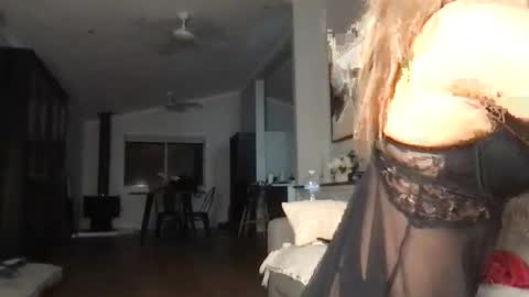 Snapshot of naomirhoades chatting on March 8, 3:00 pm naomirhoades online show from March 8, 3:00 pm