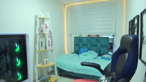 naomy online show from November 9, 11:22 pm