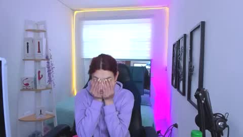 naomy online show from October 21, 8:24 pm