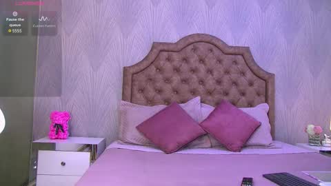 Snapshot of naomybrand chatting on October 15, 11:46 am Naomi Brand online show from October 15, 11:46 am