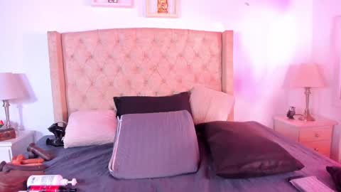 Snapshot of natalia_collinslim chatting on October 9, 3:32 am Natalia online show from October 9, 3:32 am