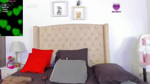 Snapshot of natalia_collinslim chatting on March 5, 3:40 am Natalia online show from March 5, 3:40 am