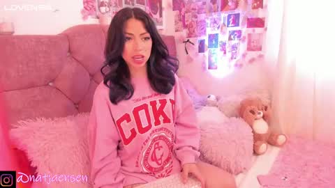 Snapshot of natalie_jaensen chatting on February 11, 10:39 pm online show from February 11, 10:39 pm