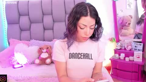 Snapshot of natalie_jaensen chatting on December 7, 4:03 pm online show from December 7, 4:03 pm