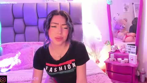 Snapshot of natalie_jaensen chatting on December 9, 11:56 pm online show from December 9, 11:56 pm