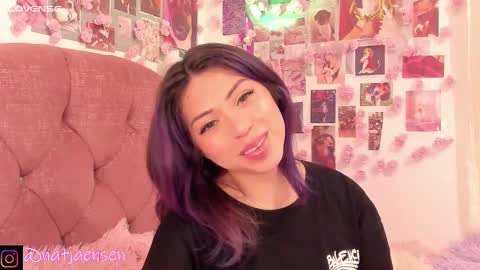 Snapshot of natalie_jaensen chatting on December 30, 12:32 am online show from December 30, 12:32 am