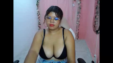 natalie_tits1 online show from October 10, 7:30 pm