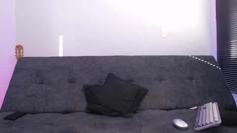   online show from November 18, 9:05 pm