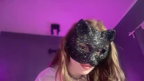 Natasha Saade online show from February 16, 10:04 am