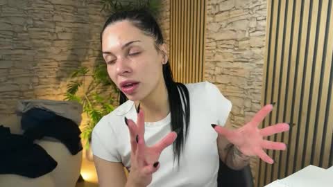 NATTY FIERROS online show from February 28, 4:01 am