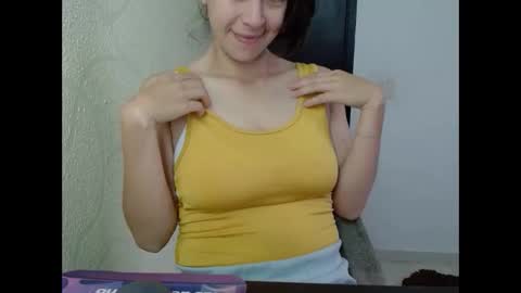 Snapshot of natutalcorps chatting on October 1, 11:37 am natutalcorps online show from October 1, 11:37 am