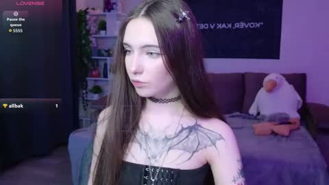 Snapshot of naugghtynikki chatting on September 27, 1:40 pm Nikki online show from September 27, 1:40 pm