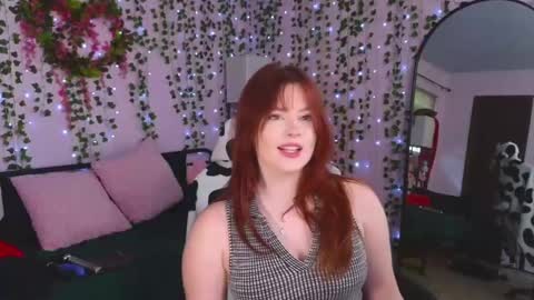 Snapshot of naughty_bella99 chatting on March 9, 4:33 pm bella online show from March 9, 4:33 pm