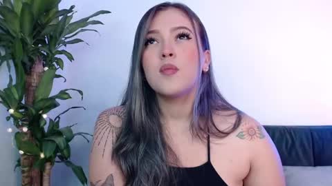 Snapshot of naughtycurvybbx chatting on December 30, 6:42 am LANAindependent model online show from December 30, 6:42 am