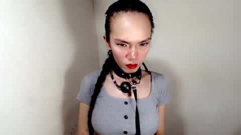 naughtypetiteangel online show from November 20, 9:32 am