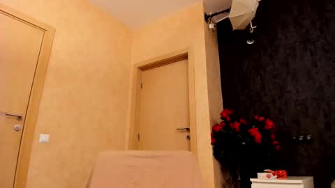 Eliza online show from February 6, 7:17 pm