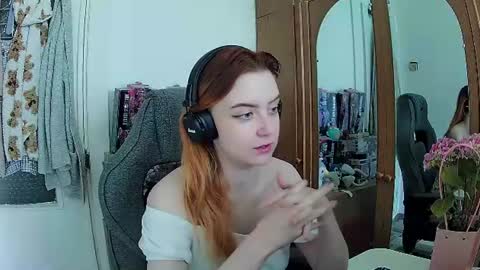 lily online show from June 26, 9:21 am