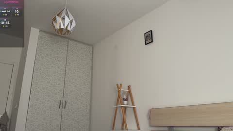 maeve  online show from December 4, 9:13 pm