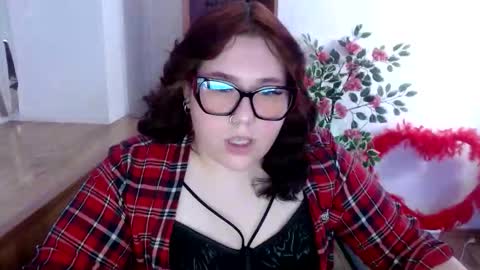 nereia online show from June 1, 7:04 pm