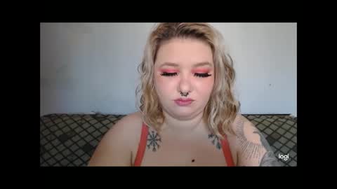 Snapshot of neriphine chatting on October 17, 10:07 am Neriphine online show from October 17, 10:07 am
