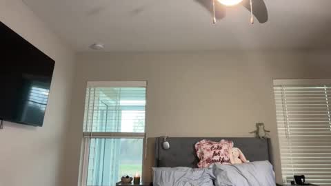 Lauren online show from April 2, 3:20 pm