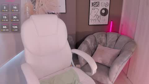 Nia online show from February 5, 1:14 pm