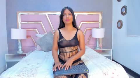 Snapshot of niafoxx_ chatting on September 13, 7:22 pm Nia online show from September 13, 7:22 pm