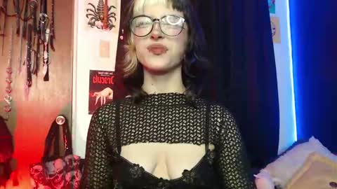 Snapshot of niakat_ chatting on March 8, 4:41 am niakat online show from March 8, 4:41 am