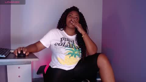 Snapshot of niawk_ chatting on February 16, 11:49 am Niawk online show from February 16, 11:49 am