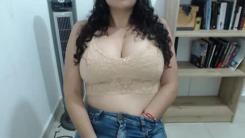 Snapshot of nice_saraa chatting on December 4, 1:14 am sara online show from December 4, 1:14 am