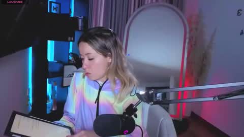 Nicky online show from December 4, 9:26 pm