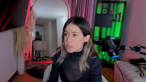 Nicky online show from April 16, 8:30 pm