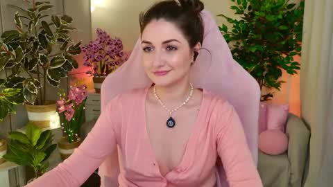 Nicole Online at about after 1000  6  UK time or 900  - 500  UK time it approximate time interval online show from December 23, 2:37 am