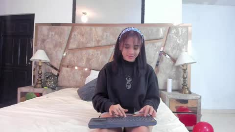 Snapshot of nicole_bonnet chatting on December 31, 8:15 am nicole online show from December 31, 8:15 am
