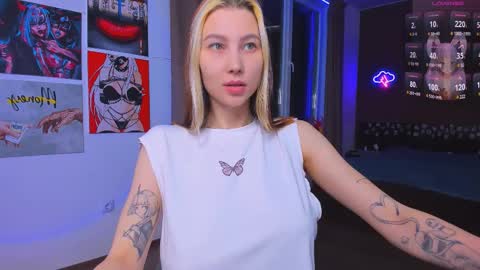 Snapshot of nicole_matt chatting on February 9, 8:02 pm Nicole online show from February 9, 8:02 pm