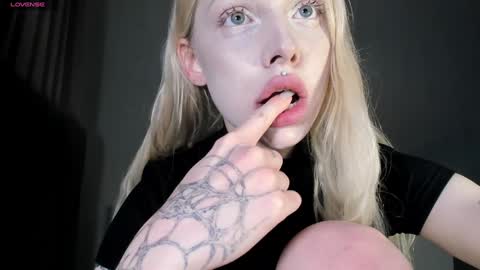 Mary online show from February 6, 2:22 am