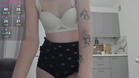 nicoledollyxx online show from December 18, 1:54 am