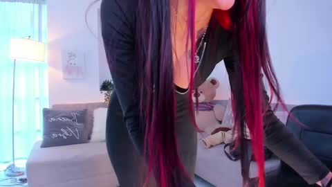 Snapshot of nicolle_foxy chatting on February 21, 7:43 pm Nicolle online show from February 21, 7:43 pm