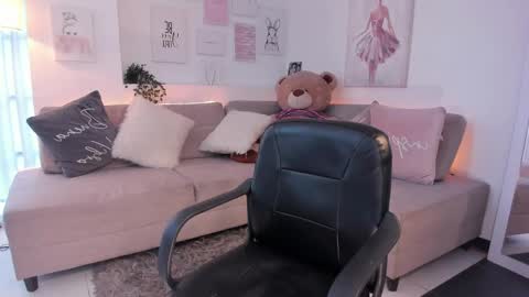 Snapshot of nicolle_foxy chatting on February 20, 7:52 pm Nicolle online show from February 20, 7:52 pm
