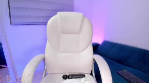 Snapshot of nicolle_sanchezz chatting on September 16, 1:46 am online show from September 16, 1:46 am