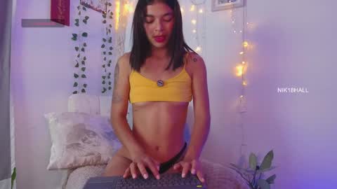 Nicolle online show from May 30, 1:31 pm