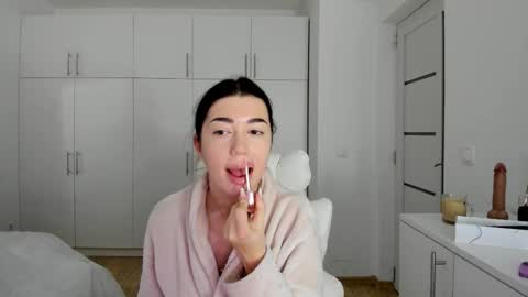 Nicolle online show from January 7, 5:33 am