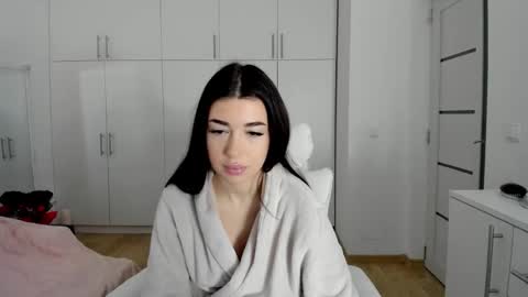 Nicolle online show from February 1, 5:39 am