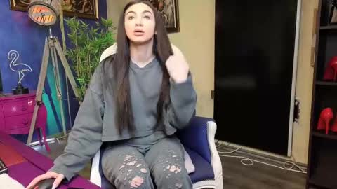 Snapshot of nicollepalmer chatting on February 19, 7:28 am Nicolle online show from February 19, 7:28 am