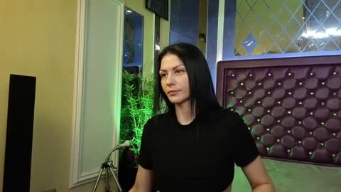 Snapshot of nicollepalmer chatting on December 2, 7:10 am Nicolle online show from December 2, 7:10 am