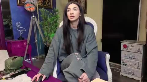 Snapshot of nicollepalmer chatting on February 26, 7:45 am Nicolle online show from February 26, 7:45 am